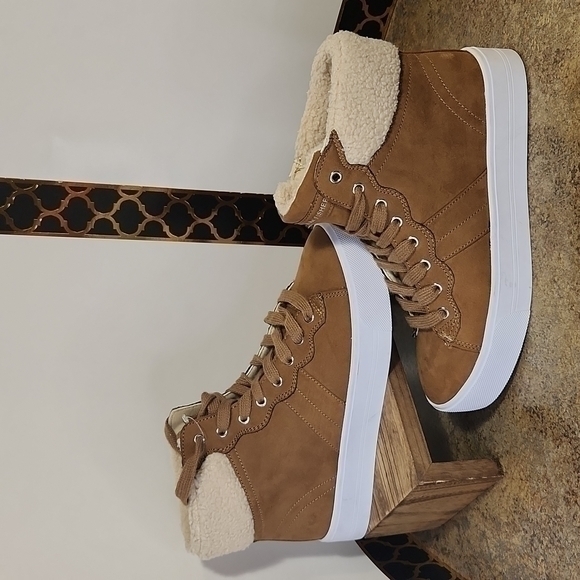 Marc Fisher NWOT Dapyr Womens Faux Suede High Top Casual Fashion‎ Sneakers - Picture 2 of 8